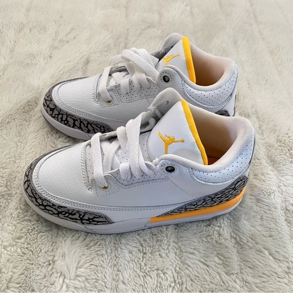 Jordan 3 Retro Laser Orange White Sneakers with Iconic Design Kids (PS) - Picture 5 of 12